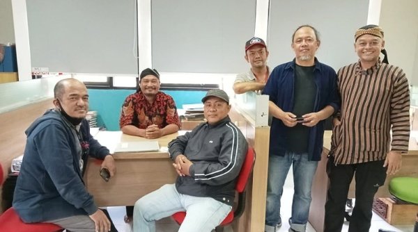 Komikus A.K Patra Sawanda Berbagi Gagasan dengan Komikus DKV Telkom University