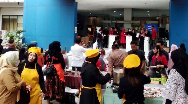 Serunya Para Dosen FIK Telkom University Jadi Chef di Puncak Acara Ramadan Ceria