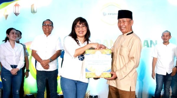 FIFGROUP Salurkan Bingkisan untuk Anak Yatim, Janda Dhuafa, Masyarakat Sekitar dan Mitra