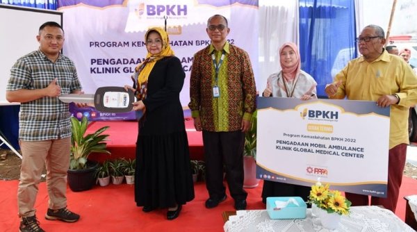 BPKH RI dan Laznas PPPA Daarul Qur'an Bantu Mobil Ambulans untuk Klinik Global Medical Center Subang