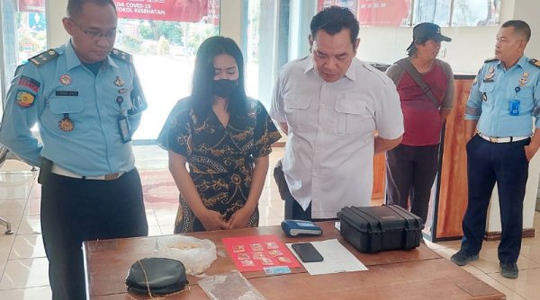 Fitriya Nekad Kirim Kue yang Diduga Berisi Sabu ke Lapas Pemuda Madiun