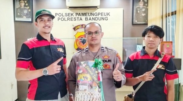 RAMADANAN | "MPH Community" Berbagi Paket Parcel Kepada Puluhan Polsek di Kab. Bandung