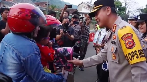 Berikan Kenyamanan Kepada Pemudik, Begini Cara Kapolresta Bandung Pimpin Pengalihan Arus Lalin di Nagreg