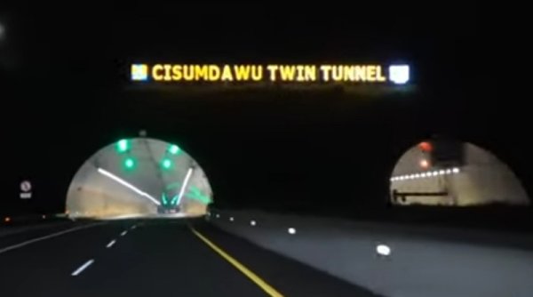 Hari Kedua Lebaran, Arus Lalu Lintas di Tol Cisumdawu Ramai Lancar