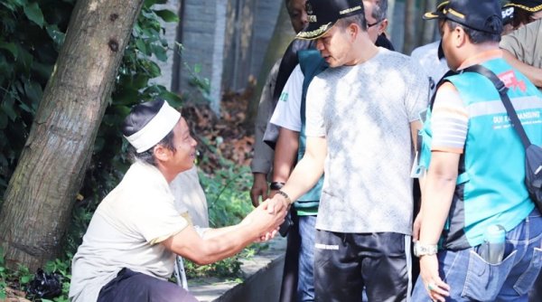 Kang DS Tinjau Lingkungan Sekitar Komplek Pemkab, Ketua RT, "Pak Bupati sangat respon cepat dengan aspirasi kita"