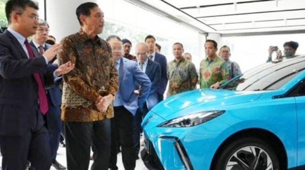 Dukung Green Environment di Indonesia, Menko Marves Luhut Jajal Langsung MG4EV