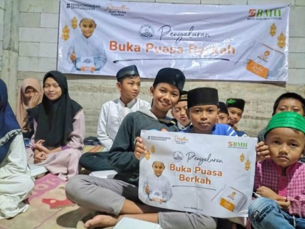 Laznas BMH Salurkan Paket Donasi Until Sandro Tahfidz Dan Dhuafa
