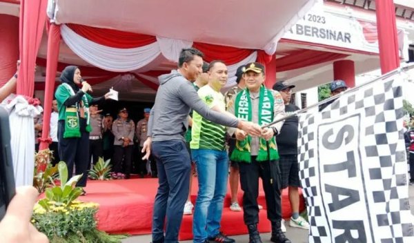 Eri Cahyadi Lepas Keberangkatan Ratusan Bonek ke Semarang