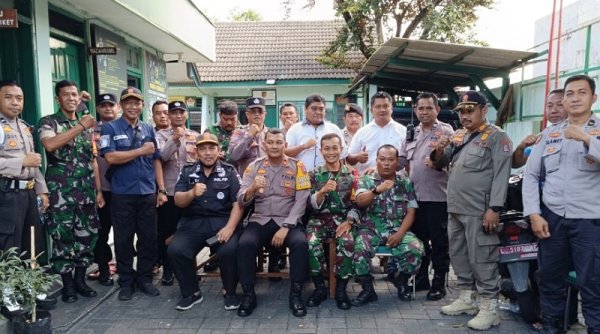 Polsek Gunung Anyar bersama Tiga Pilar Siap Jaga Keutuhan, Kedamaian, Rasa Aman dan Nyaman