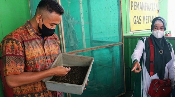 Inovatif, Pemkab Bojonegoro Kurangi Sampah Organik dengan Cara Budi Daya Maggot