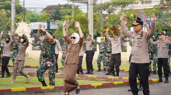 Bupati Anna Mu’awanah Pimpin Apel Sinergitas TNI-Polri di Bojonegoro