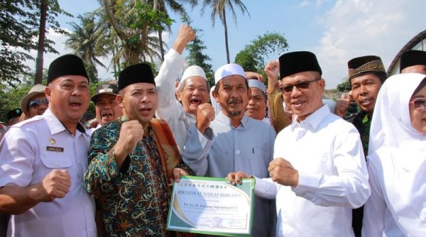 Rintis Pembangunan Mesjid Besar Cileunyi, Kang DS Mengawali Sedekah Rp. 100 Juta