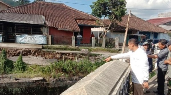 Bupati Bandung Instruksikan Segera Tangani Bencana Pergerakan Tanah di Ciwidey