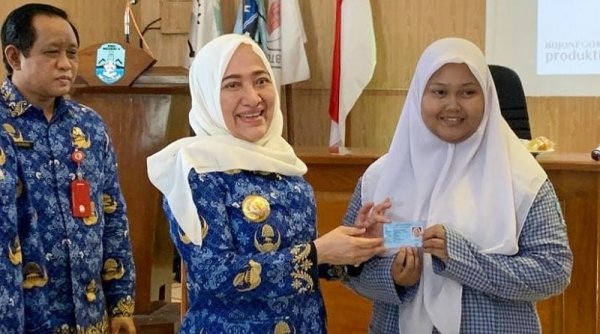 Disdukcapil Bojonegoro Jemput Bola, Lakukan Perekaman E-KTP bagi Siswa SMKN 4