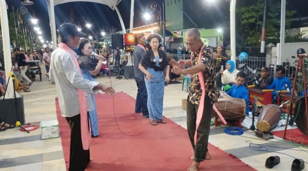 Komunitas Rembug Budaya Malowopati FM Gelar Bazar dan Beksan Langen Tayub