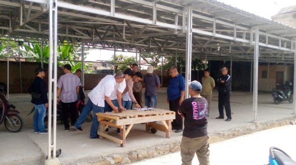 Yang Lain Demo, Pedagang Pasar Banjaran Lebih Menyiapkan "Masa Depan"
