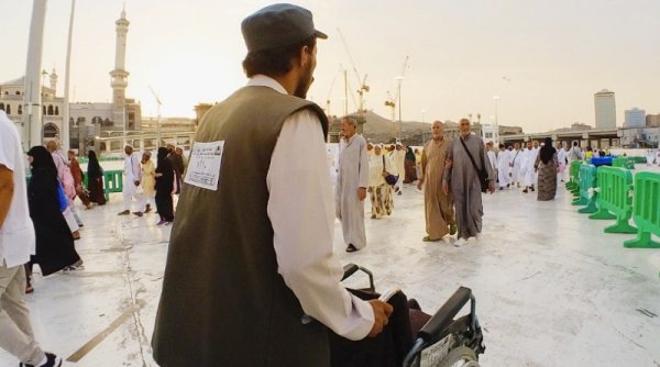 Saat Tawaf dan Sa'i di Masjidil Haram, Jemaah Haji Dihimbau Gunakan Jasa Kursi Roda Resmi