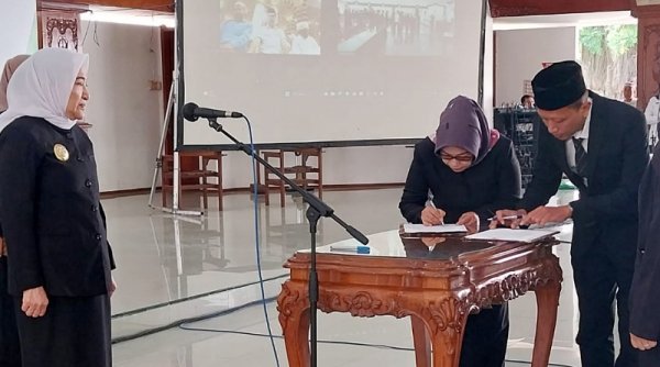 Lantik Pejabat Baru, Bupati Bojonegoro Tekankan Inovasi Pelayanan