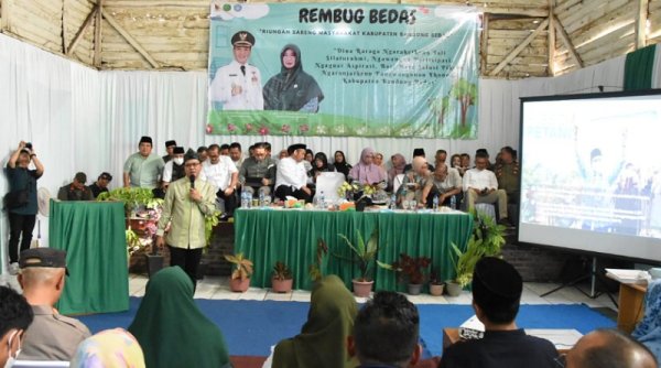 Rembug Bedas, Bupati Bandung Terima Curhatan Warga Pangalengan