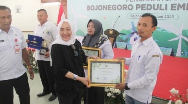 Bupati Anna Mu'awanah Canangkan Bojonegoro Peduli Emisi Karbon