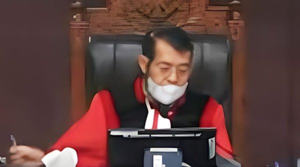Tolak Permohonan Uji Materil, MK Putuskan Pemilu 2024 Tetap Nyoblos Caleg