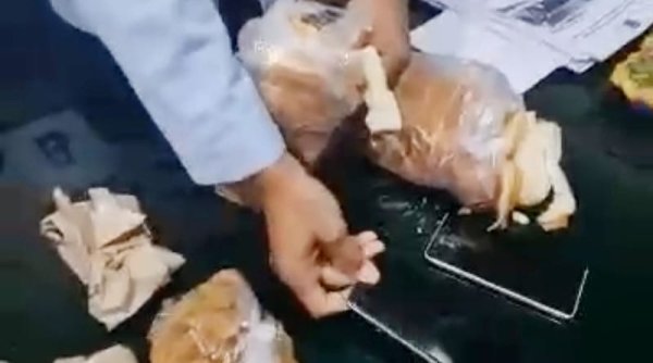 Petugas Lapas Sidoarjo Gagalkan Penyeludupan Dua Smartphone dalam Roti Tawar