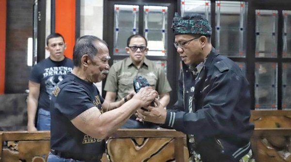 Temui AA Boxer, Bupati Bandung Berharap Tarung Derajat Masuk Ekstrakulikuler Sekolah