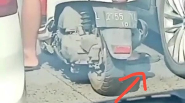 Viral, Modus Baru Bocorin Ban Pakai Sandal Paku di Surabaya
