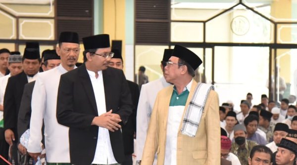 Gus Muhdlor Sholat Idul Adha di Masjid Agung Sidoarjo bersama Ribuan Warga, Pesan Khatib Pentingnya Kesalehan Individual dan Sosial