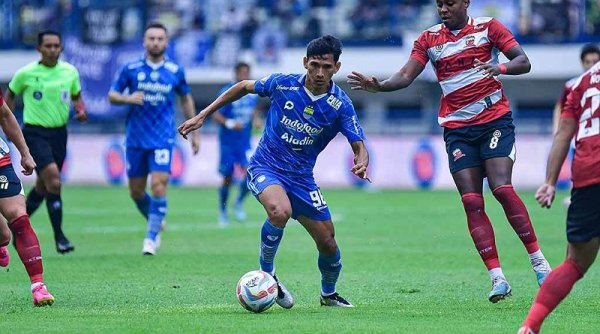 Persib Tertinggal di Babak Pertama