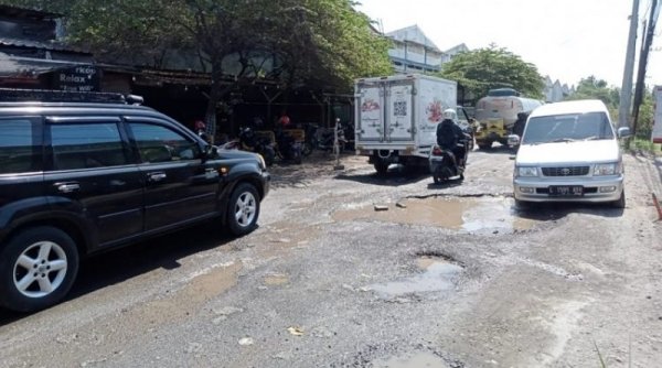 Jalan Rusak di Desa Banjarsari Buduran Luput dari Perhatian Pemkab Sidoarjo