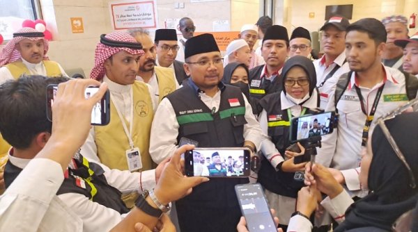 Dibagikan di Debarkasi, Menag Sebut Jemaah Haji Tahun Ini Dapat 10 Liter Zamzam