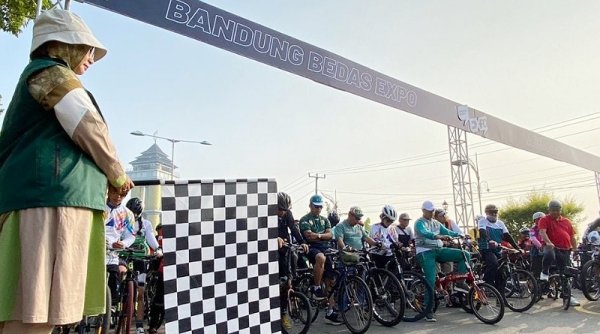 Dilepas Hj. Emma Dety, 1.000 Pegowes Semarakkan Event Fun Bike Bandung Bedas Expo