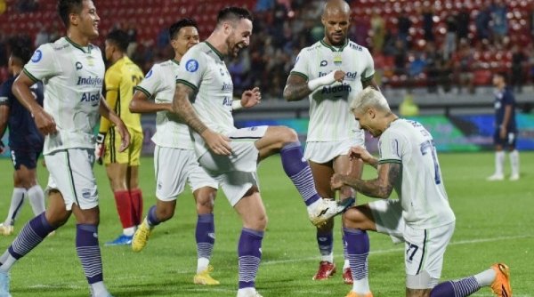 Tahan Arema FC 3-3, Persib Bawa Pulang Satu Poin