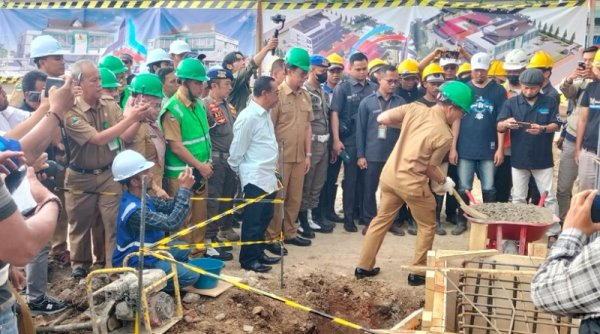Tak Terpengaruh Isu yang Berkembang, Bupati DS Terus Bekerja untuk Warga Kab. Bandung
