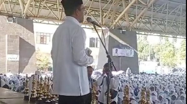 Peragaan Manasik Haji Harlah ke-77 Muslimat NU Kabupaten Bandung di Bale Rame Serasa di Mekkah