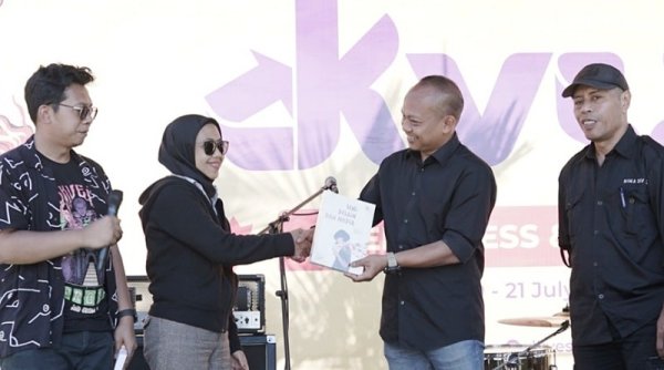 DKV Uniku Luncurkan Buku "Seni, Desain, dan Media dalam Perspektif Komunikasi Visual"