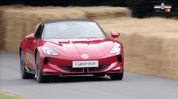 MG Cyberster, Mobil Balap Listrik Futuristik Menyapa Penggemar Otomotif di Goodwood Festival of Speed