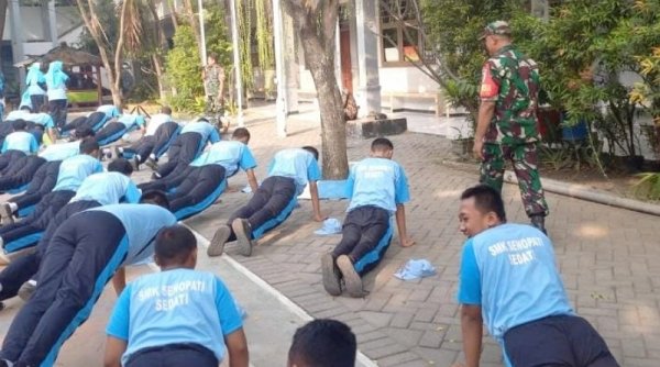 Babinsa Koramil Sedati Berikan Materi PBB kepada Siswa SMK Senopati