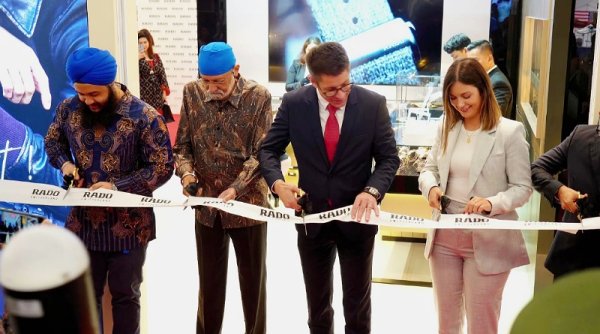 Rado Resmi Membuka Butik Pertamanya di Plaza Indonesia, Jakarta