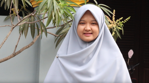Siti Rohmah Sambil Kuliah Sukses Menghafal 30 Juz Al Qur'an