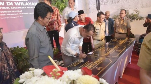 Resmikan Balai RW di Kelurahan Keputran, Eri Minta RT/RW Bantu Entas Kemiskinan di Surabaya