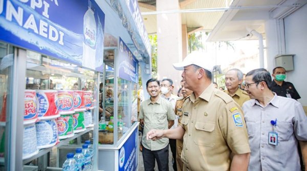 Pemkot Bandung dan RSHS Tata PKL di Jalan Eyckman