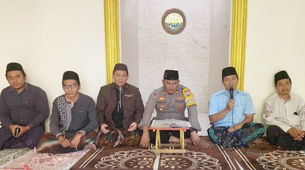 Kegiatan Rutin Khotmil Qur'an 30 Juz Polsek Gunung Anyar
