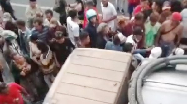 Rem Blong Truk Tangki Air Seruduk Peserta Karnaval
