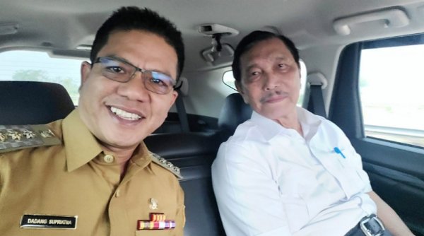 Menko Marves Luhut Binsar Panjaitan Tinjau TPST di Kabupaten Bandung