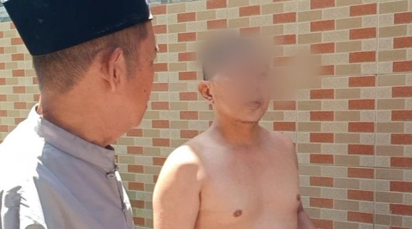 Saat Mau Ngisi Bensin Eceran, Seorang Siswa di Surabaya Dipukul Helm oleh Pria Separuh Baya