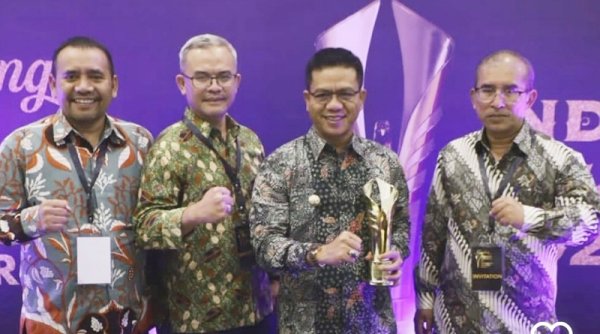 Kinerjanya Makin Diakui, Bupati Bandung Raih Lagi Penghargaan dari Media Nasional