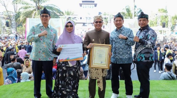 Kepemimpinan Kang DS Makin Kokoh, Kabupaten Bandung Kembali Raih Penghargaan TKKSD Tahun 2023