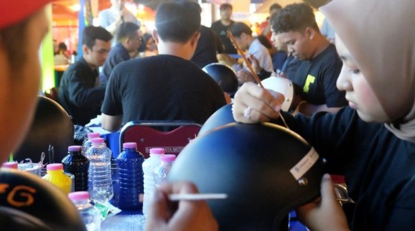 Keseruan Helmet Art Painting di Hari Kedua Festival Kota Lama Semarang 2023